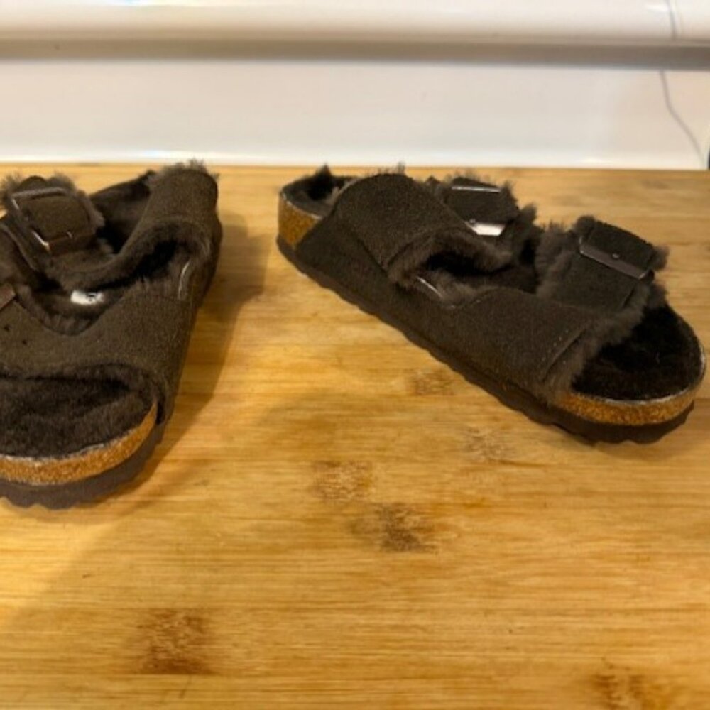 NWOT - Birkenstock Arizona Chocolate Suede Shearling Slide Sandal - Picture 14 of 16